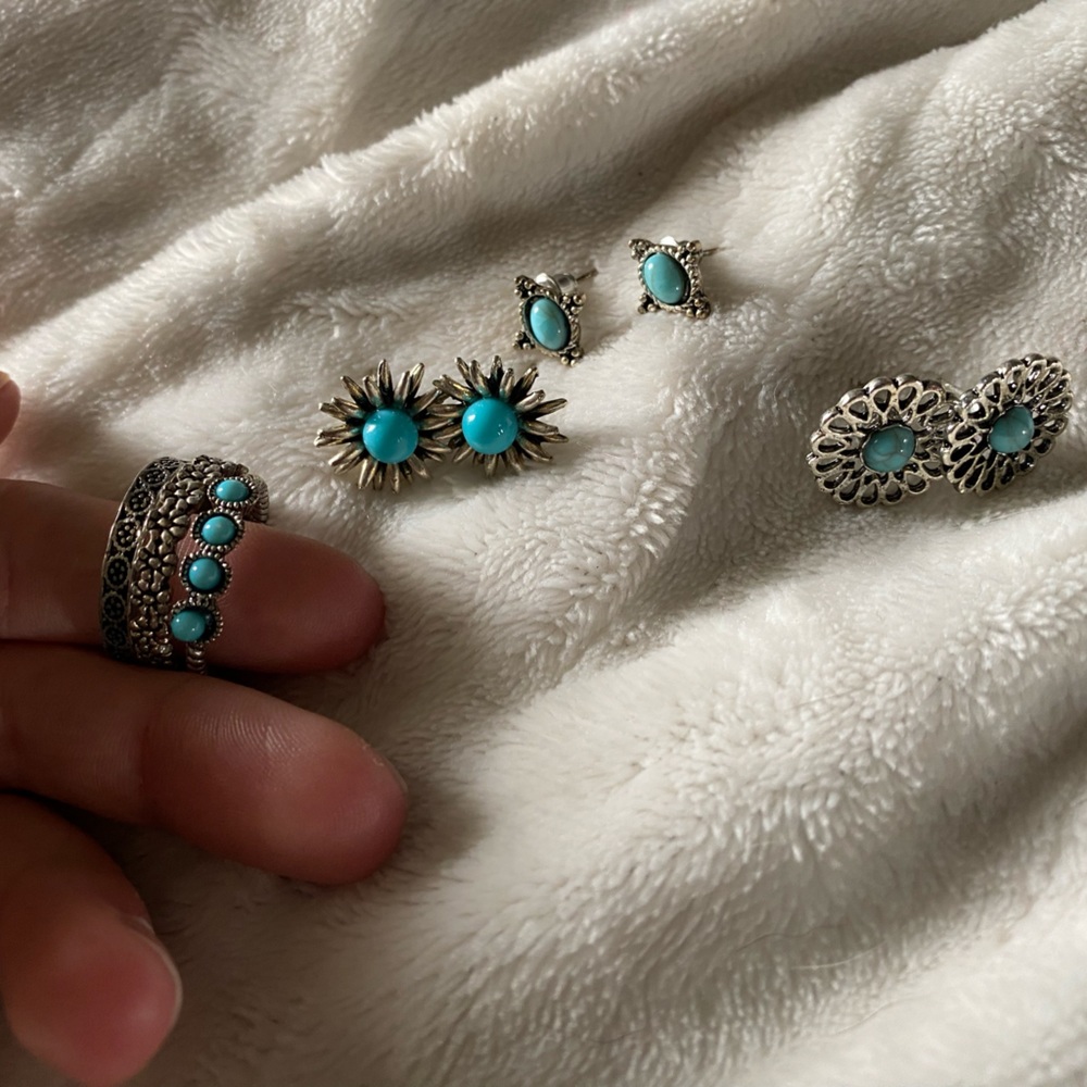 Earrings and rings set